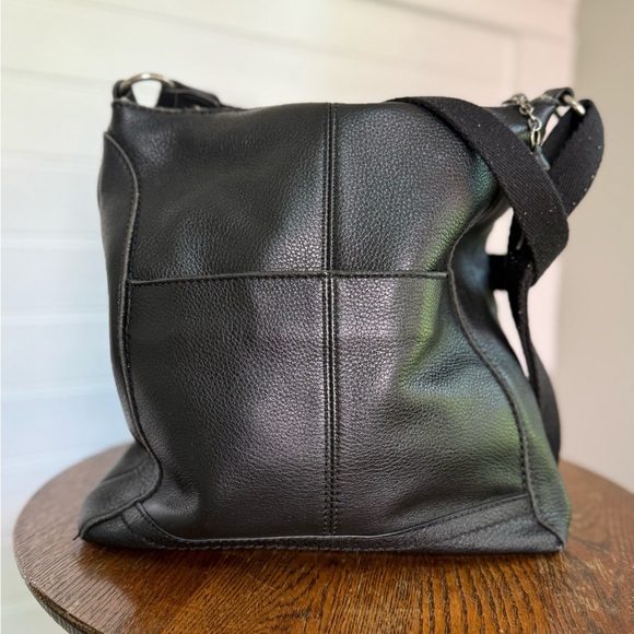 The Sak Black Leather Shoulder Bag - Picture 6 of 11